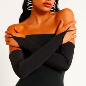 Nwt CULT GAIA gaias 100% silk cut out gloves black xs/s